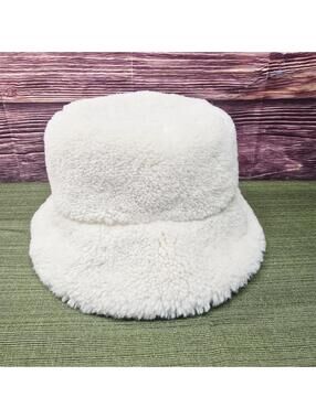 ZARA Woman Faux Shearling Bucket Hat Size S Small Cream/Off White Excellent